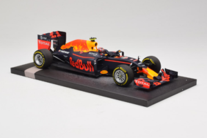 Red Bull RB12 Tag Heuer #26 D. Kvyat Red Bull Racing Showcar 2016 Minichamps 1:18 117160026 Hars — afbeelding 4 van 7