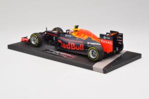 Red Bull RB12 Tag Heuer #26 D. Kvyat Red Bull Racing Showcar 2016 Minichamps 1:18 117160026 Hars — afbeelding 5 van 7