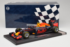Red Bull RB12 Tag Heuer #26 D. Kvyat Red Bull Racing Showcar 2016 Minichamps 1:18 117160026 Hars — afbeelding 7 van 7