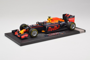 Red Bull RB12 Tag Heuer #26 D. Kvyat Red Bull Racing Showcar 2016 Minichamps 1:18 117160026 Hars — afbeelding 2 van 7