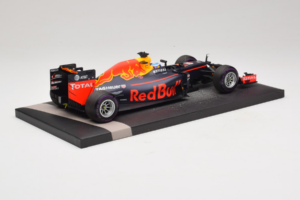 Red Bull RB12 Tag Heuer #3 D. Ricciardo Red Bull Racing 1st Pole Monaco Grand Prix 2016 Minichamps 1:18 117160103 Hars — afbeelding 3 van 7