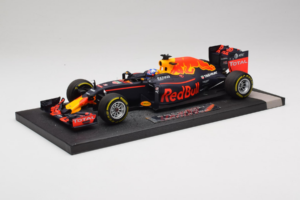 Red Bull RB12 Tag Heuer #3 D. Ricciardo Red Bull Racing Showcar 2016 Minichamps 1:18 117160003 Hars — afbeelding 2 van 7
