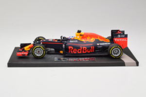 Red Bull RB12 Tag Heuer #3 D. Ricciardo Red Bull Racing Showcar 2016 Minichamps 1:18 117160003 Hars