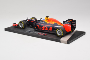 Red Bull RB12 Tag Heuer #3 D. Ricciardo Red Bull Racing Showcar 2016 Minichamps 1:18 117160003 Hars — afbeelding 5 van 7