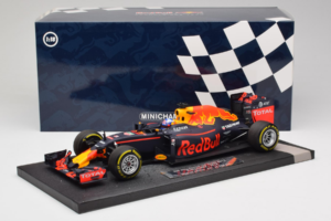 Red Bull RB12 Tag Heuer #3 D. Ricciardo Red Bull Racing Showcar 2016 Minichamps 1:18 117160003 Hars — afbeelding 7 van 7