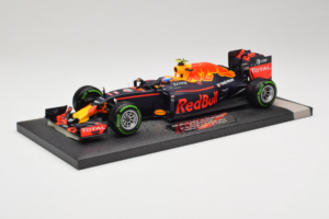 Red Bull RB12 Tag Heuer #33 M. Verstappen Red Bull Racing Showcar 2016 Minichamps 1:18 117161233 Hars — afbeelding 2 van 7