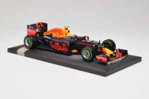 Red Bull RB12 Tag Heuer #33 M. Verstappen Red Bull Racing Showcar 2016 Minichamps 1:18 117161233 Hars — afbeelding 4 van 7