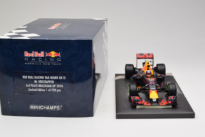 Red Bull RB12 Tag Heuer #33 M. Verstappen Red Bull Racing Showcar 2016 Minichamps 1:18 117161233 Hars — afbeelding 6 van 7