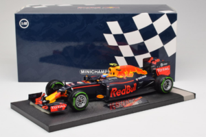 Red Bull RB12 Tag Heuer #33 M. Verstappen Red Bull Racing Showcar 2016 Minichamps 1:18 117161233 Hars — afbeelding 7 van 7