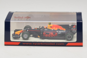 Red Bull RB13 Tag Heuer #33 M. Verstappen 3rd Chinese Grand Prix 2017 Spark 1:43 S5037 Hars — afbeelding 4 van 4