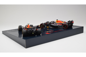 Red Bull RB19 Honda RBPT #1 M. Verstappen Oracle Red Bull Racing Qatar Grand Prix World Champion 2023 Minichamps 1:18 1122318 — afbeelding 4 van 6