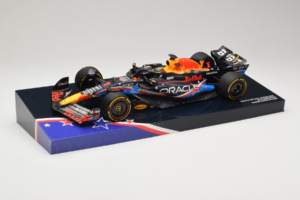 Red Bull RB19 #1 M. Verstappen Oracle Red Bull Racing United States Grand Prix Winner World Champion 2023 Minichamps 1:18 113 — afbeelding 2 van 7