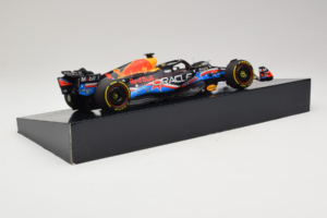 Red Bull RB19 #1 M. Verstappen Oracle Red Bull Racing United States Grand Prix Winner World Champion 2023 Minichamps 1:18 113 — afbeelding 3 van 7