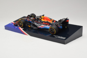 Red Bull RB19 #1 M. Verstappen Oracle Red Bull Racing United States Grand Prix Winner World Champion 2023 Minichamps 1:18 113 — afbeelding 5 van 7