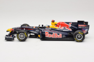 Red Bull RB7 Renault #1 S. Vettel Red Bull Racing Showcar 2011 Minichamps 1:18 110110071-1 Metaal — afbeelding 3 van 7