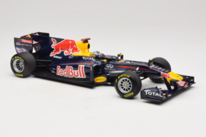 Red Bull RB7 Renault #1 S. Vettel Red Bull Racing Showcar 2011 Minichamps 1:18 110110071-1 Metaal — afbeelding 4 van 7