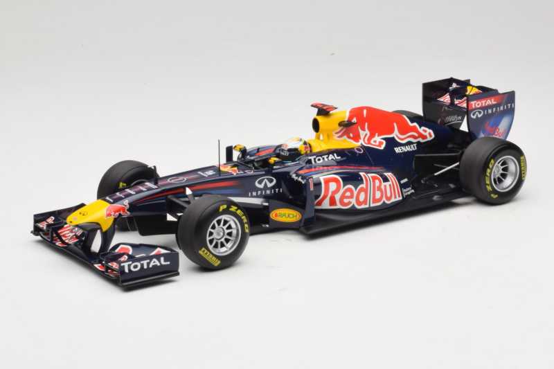 Red Bull RB7 Renault #1 S. Vettel Red Bull Racing World Champion 2011 Minichamps 1:18 110110001 Metaal