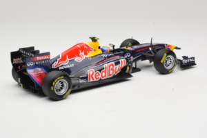 Red Bull RB7 Renault #2 M. Webber Red Bull Racing Showcar 2011 Minichamps 1:18 110110002 Metaal — afbeelding 2 van 7