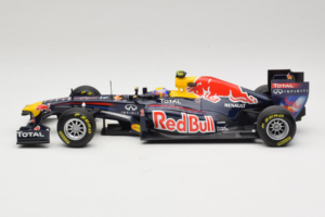 Red Bull RB7 Renault #2 M. Webber Red Bull Racing Showcar 2011 Minichamps 1:18 110110002 Metaal — afbeelding 3 van 7