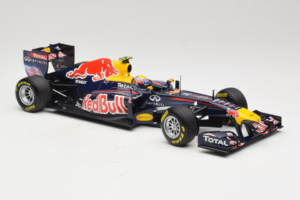 Red Bull RB7 Renault #2 M. Webber Red Bull Racing Showcar 2011 Minichamps 1:18 110110002 Metaal — afbeelding 4 van 7