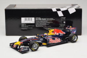Red Bull RB7 Renault #2 M. Webber Red Bull Racing Showcar 2011 Minichamps 1:18 110110002 Metaal — afbeelding 6 van 7