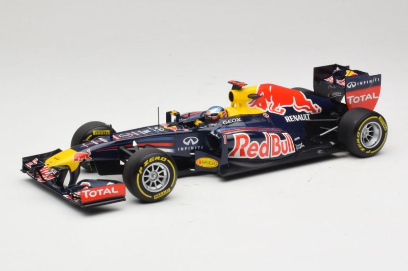 Red Bull RB8 Renault #1 S. Vettel Red Bull Racing Showcar 2012 Minichamps 1:18 110120071 Metaal