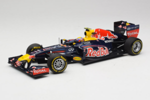 Red Bull RB8 Renault #2 M. Webber Red Bull Racing Showcar 2012 Minichamps 1:18 110120072 Metaal
