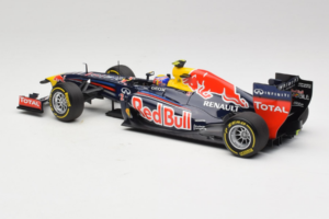 Red Bull RB8 Renault #2 M. Webber Red Bull Racing Showcar 2012 Minichamps 1:18 110120072 Metaal — afbeelding 5 van 7