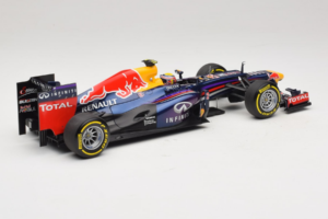 Red Bull RB9 Renault #2 M. Webber Infiniti Red Bull Racing Showcar 2013 Minichamps 1:18 110130072 Metaal — afbeelding 2 van 6