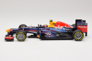 Red Bull RB9 Renault #2 M. Webber Infiniti Red Bull Racing Showcar 2013 Minichamps 1:18 110130072 Metaal — afbeelding 3 van 6