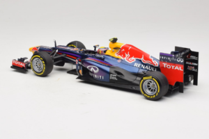 Red Bull RB9 Renault #2 M. Webber Infiniti Red Bull Racing Showcar 2013 Minichamps 1:18 110130072 Metaal — afbeelding 5 van 6