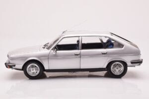 Renault 30 TX Zilver Norev 1:18 185272 Metaal — afbeelding 4 van 8