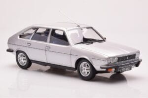 Renault 30 TX Zilver Norev 1:18 185272 Metaal — afbeelding 6 van 8