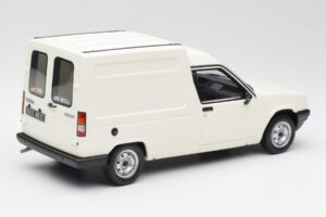 Renault Express Wit Otto 1:18 OT466 Hars — afbeelding 2 van 5