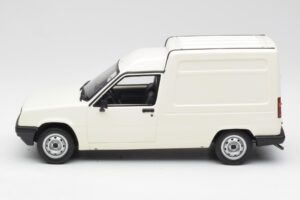 Renault Express Wit Otto 1:18 OT466 Hars — afbeelding 3 van 5