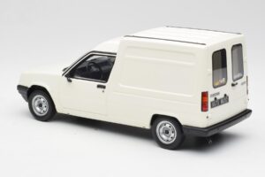 Renault Express Wit Otto 1:18 OT466 Hars — afbeelding 4 van 5