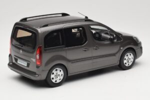 Renault Juvaquatre Break 300 kg Ivoor Norev 1:18 185260 Metaal — afbeelding 2 van 6
