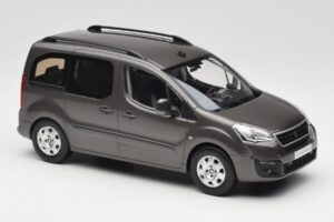 Renault Juvaquatre Break 300 kg Ivoor Norev 1:18 185260 Metaal — afbeelding 4 van 6