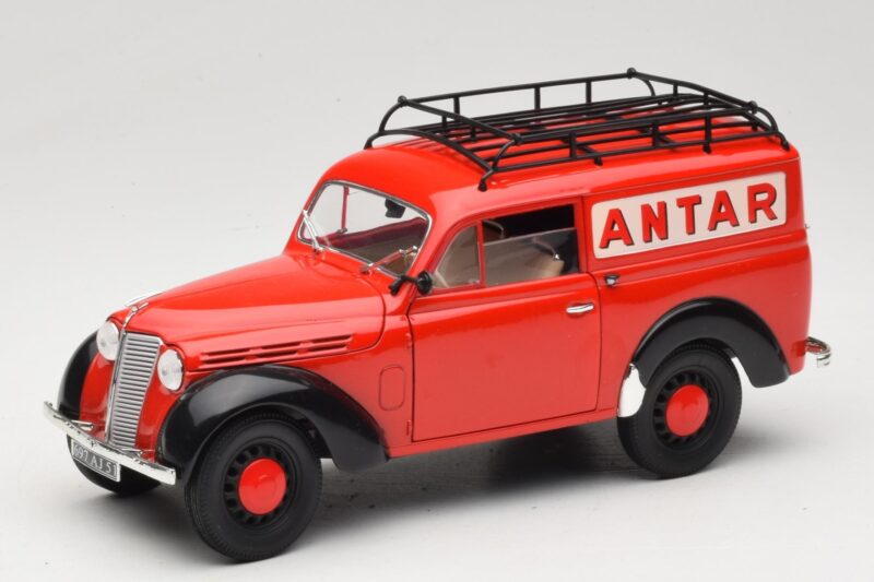 Renault Juvaquatre Utilitaire Rood Solido 1:18 8424 Metaal