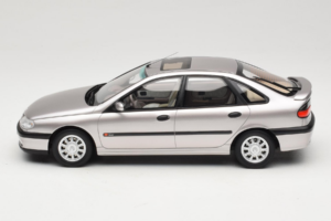 Renault Laguna V6 3.0 Baccara Opal Grey Otto 1:18 OT1185 Hars — afbeelding 3 van 6