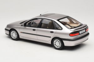 Renault Laguna V6 3.0 Baccara Opal Grey Otto 1:18 OT1185 Hars — afbeelding 5 van 6