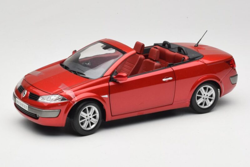 Renault Megane Mk1 CC Rood Solido 1:18 8152 Metaal
