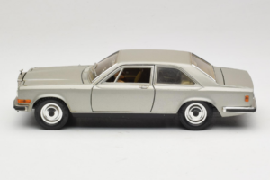 Rolls-Royce Camargue Zilver Diamond Edition Bburago 1:18 3001-M3 Metaal — afbeelding 4 van 8