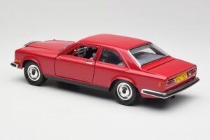 Rolls-Royce Camargue Rood Bburago 1:22 3001 Metaal — afbeelding 7 van 8