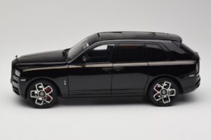 Rolls-Royce Cullinan Zwart Met Gold Coachline & Shadow Wheels OEM 1:18 028-15A Metaal — afbeelding 4 van 8