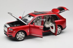 Rolls-Royce Cullinan Rood Met Shadow Wheels OEM 1:18 028-18A Metaal — afbeelding 2 van 8