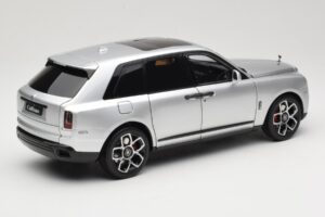 Rolls-Royce Cullinan Zilver Met Shadow Wheels OEM 1:18 028-16A Metaal — afbeelding 3 van 8