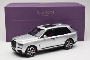 Rolls-Royce Cullinan Zilver Met Shadow Wheels OEM 1:18 028-16A Metaal — afbeelding 8 van 8