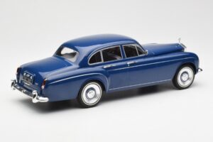 Rolls-Royce Silver Cloud III Flying Spur Mulliner RHD Donkerblauw MCG 1:18 MCG18124 Metaal — afbeelding 2 van 6