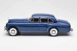 Rolls-Royce Silver Cloud III Flying Spur Mulliner RHD Donkerblauw MCG 1:18 MCG18124 Metaal — afbeelding 3 van 6
